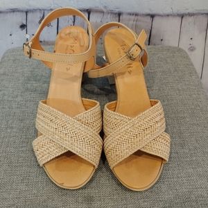 NWT Mariella Beige Chunky Heel Sandals Size 9